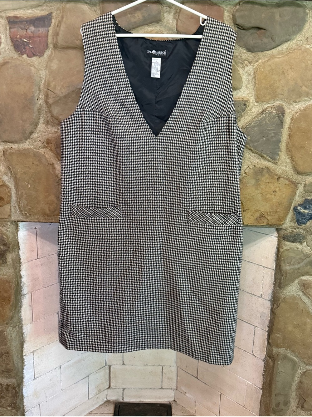 Sag Harbor Wool Blend Black and White Houndstooth V-Neck Jumper